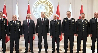 Bakan Yerlikaya'dan Şanlıurfa'nın Yeni ve Eski Emniyet Müdürlerine Tebrik