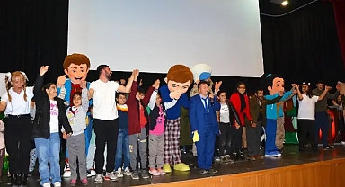 Dicle Elektrik Engelleri Sanatla Aşıyor: “Dicle’nin Rüyası” Çocuk Tiyatrosu Sahnelendi