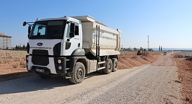 Kırsal Hizmetler Halfeti İlçesinde Yol Çalışmalarını Sürdürüyor