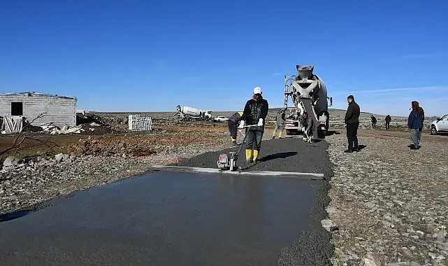 Kırsal mahallelerde yol yapım çalışmaları devam ediyor