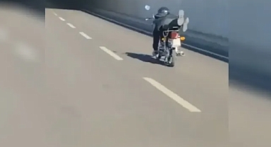 Şanlıurfa’da motosiklet üzerinde tehlikeli hareketler! Cezasız kalmadı!