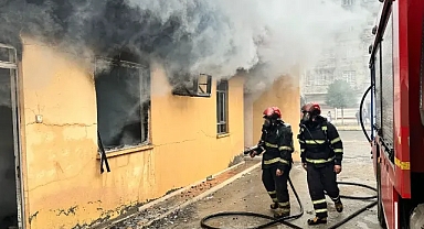 Urfa’da metruk binada yangın! İtfaiye müdahale etti!