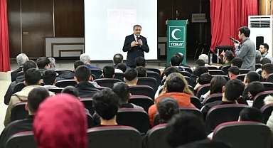 Vali Şıldak gençlere tek tek anlattı