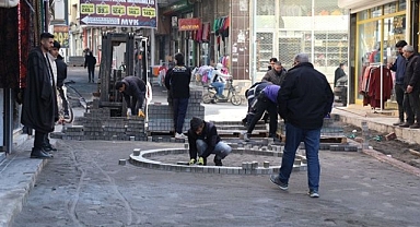 Viranşehir Belediyesi Kışla Mahallesinde Yolları Yenilemeye Devam Ediyor