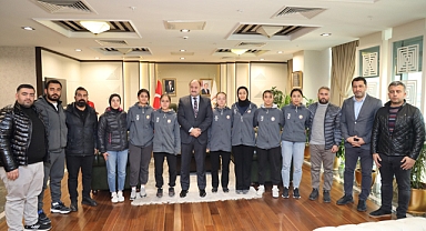 Başkan Gülpınar, Saldırıya Uğrayan Kadın Hentbolculara Sahip Çıktı