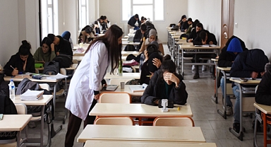 Bilgi Evi'nde YKS’ye Hazırlanan Gençlere Özel Yarıyıl Kampı