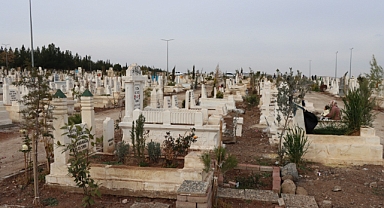 Büyükşehir Belediyesi’nden Mezarlıkta Ağaçlandırma Çalışması