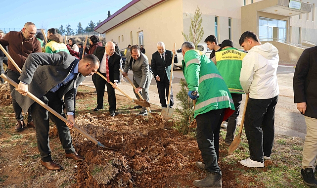 Karaköprü'de ağaçlandırma ve çevre bilinci eğitimleri sürüyor