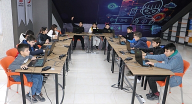 Karaköprü'de Çocuklar Robotik Kodlama Öğreniyor