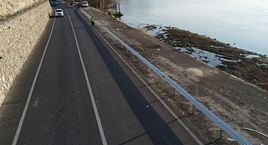 Şanlıurfa Büyükşehir Belediyesi Halfeti-birecik Yolunda Trafik Güvenliğini Artırıyor