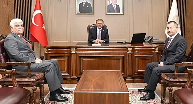 Şanlıurfa’da bayrak değişimi! Bir müdür veda ederken diğeri göreve başladı!