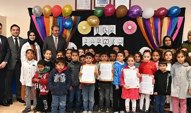 Urfa’da öğrenciler karnelerini vali amcalarından aldı!