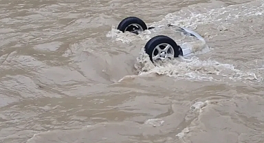 Urfa’da otomobil Fırat Nehri’ne düştü!