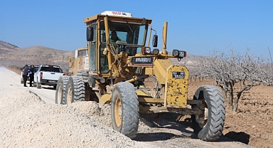 Birecik kırsalında yol çalışmaları sürüyor