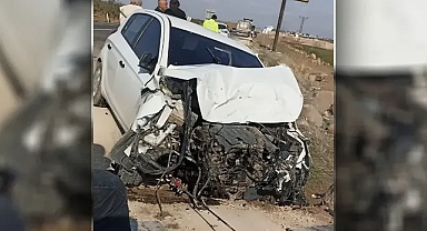 Şanlıurfa'da otomobil ve tır çarpıştı!