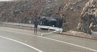 Urfa'da otomobil devrildi