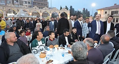 Başkan Gülpınar, İftar Çadırında Vatandaşlarla Birlikte Orucunu Açtı