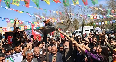 Birecik ve Ceylanpınar’da Newroz Ateşi Yakıldı