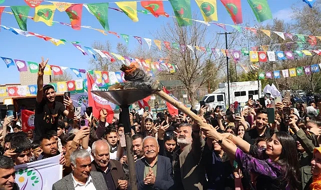 Birecik ve Ceylanpınar’da Newroz Ateşi Yakıldı