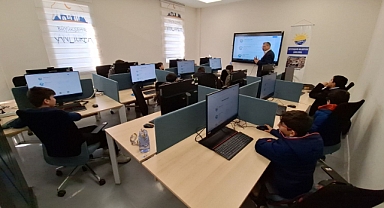 Büyükşehir çocuklara DİGEM'le Çocuklara Robotik Kodlama Öğretiyor