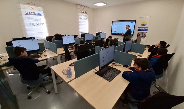 Büyükşehir çocuklara DİGEM'le Çocuklara Robotik Kodlama Öğretiyor