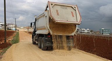 Büyükşehir 'den Bozova kırsalında yol seferberliği