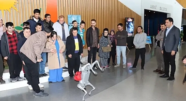Büyükşehir, down sendromlu öğrencileri Bilim Merkezinde ağırladı