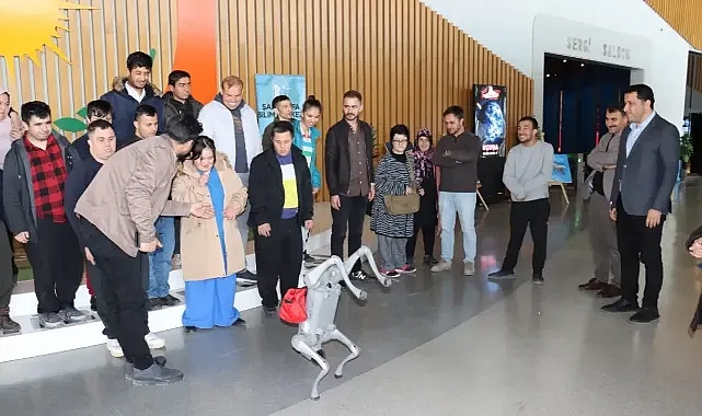 Büyükşehir, down sendromlu öğrencileri Bilim Merkezinde ağırladı
