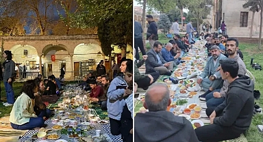 Şanlıurfa’da yeryüzü sofrası kuruldu! 5 dilde dualar edildi!