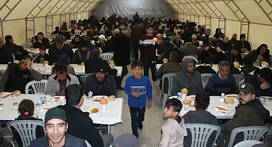 Vatandaşlar, Büyükşehir Belediyesi'nin İftar Çadırlarında Oruçlarını Açtı