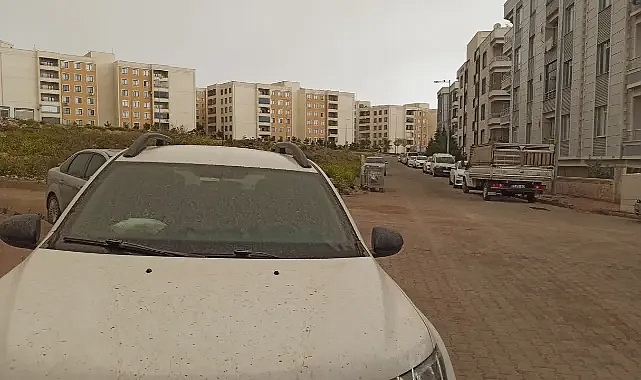 Şanlıurfa’da toz bulutu etkili oldu! Çamur şeklinde yağdı!