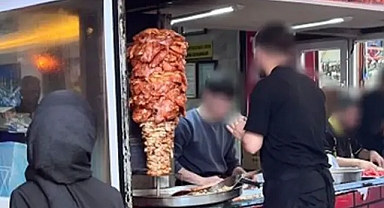 Şanlıurfa’daki dönercinin taktiği tepki çekti! Zehirlenmeye davetiye çıkarıyor!