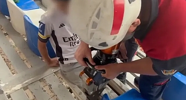 Urfa’da küçük çocuğa itfaiyeden yardım eli!