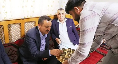 Urfalı Eski Vekil , Kutsal Topraklardan Sonra Evinde Ziyaretçi Akınına Uğradı