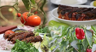Büyükşehir 'de Sebzeler, Hem Sofraya Hem de Ekonomiye Katkı Sağlıyor
