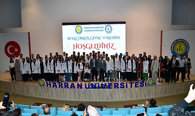 Eczacılık Mesleğine İlk Adım; HRÜ’de Önlük Tören Giyme Töreni Düzenlendi