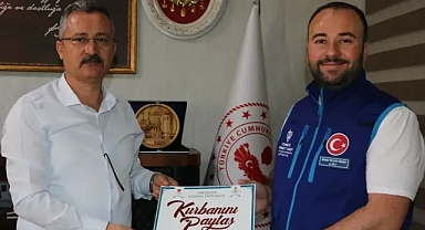 İl Müdürü Göç, kurbanını bağışladı!