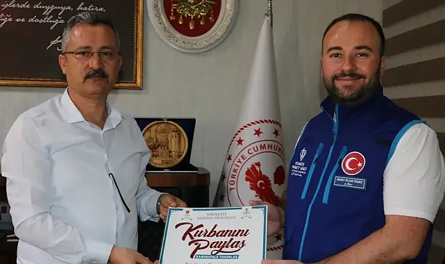 İl Müdürü Göç, kurbanını bağışladı!