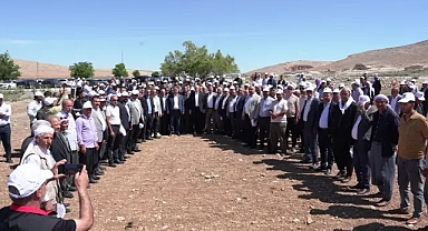 Kuraklık vurdu! Bayraktar Şanlıurfa’da çiftçileri dinledi!