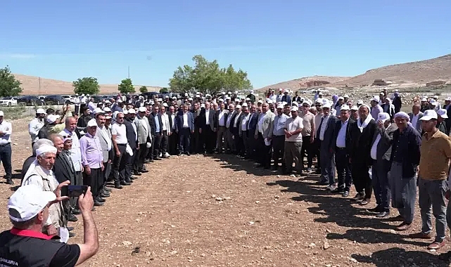 Kuraklık vurdu! Bayraktar Şanlıurfa’da çiftçileri dinledi!