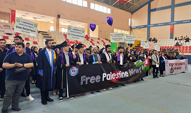 Şanlıurfa Sosyal Bilimler MYO Mezuniyet Törenine İsrail Protestoları Damga Vurdu
