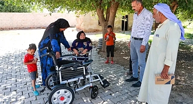Harran Belediyesi’nden Anlamlı Destek: Aysel Bata’ya Akülü Tekerlekli Sandalye Teslim Edildi