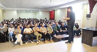 Harran Belediyesi YKS Öncesi Bonus Hoca'yı Öğrencilerle Buluşturdu