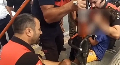 Şanlıurfa’da küçük çocuğun ayağı oturakların arasına sıkıştı!