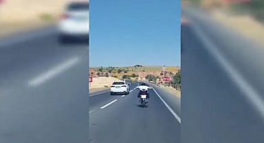 Urfa'da hem canını hem de trafiği tehlikeye attı!