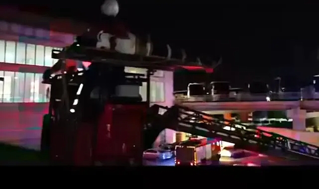 Urfa'da ilginç kaza: Otogarın çatısına düştü