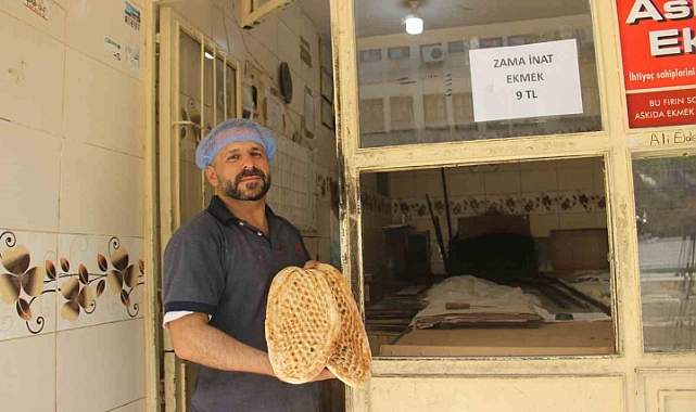 12 liralık ekmeği 9 liradan satıyor: Fırıncılara kızdı, indirim yaptı