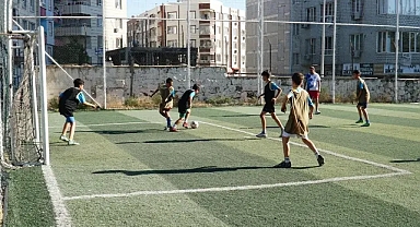 Haliliye’de yaz futbol kursu çocukların gözdesi oldu