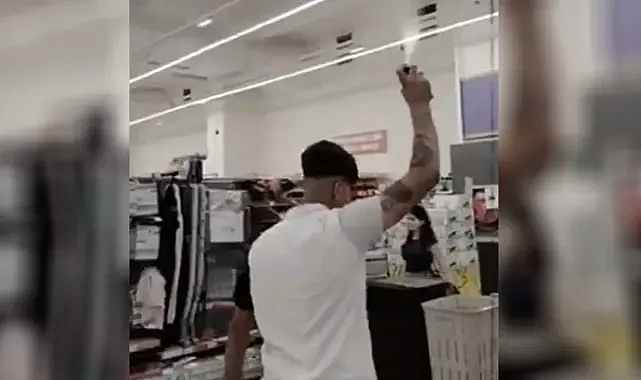 Şanlıurfa’da markete girdi! Deodorantı sıkıp sosyal medyada paylaştı!