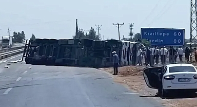 Şanlıurfa'da tır devrildi!